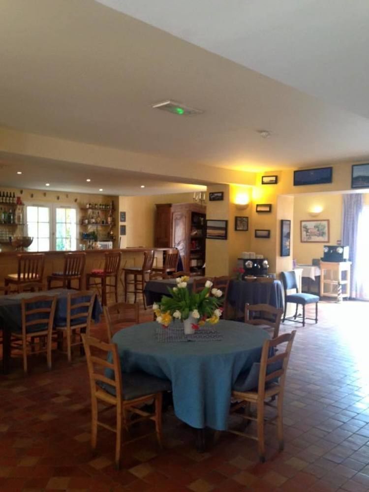 Des Glycines Hotel 3*