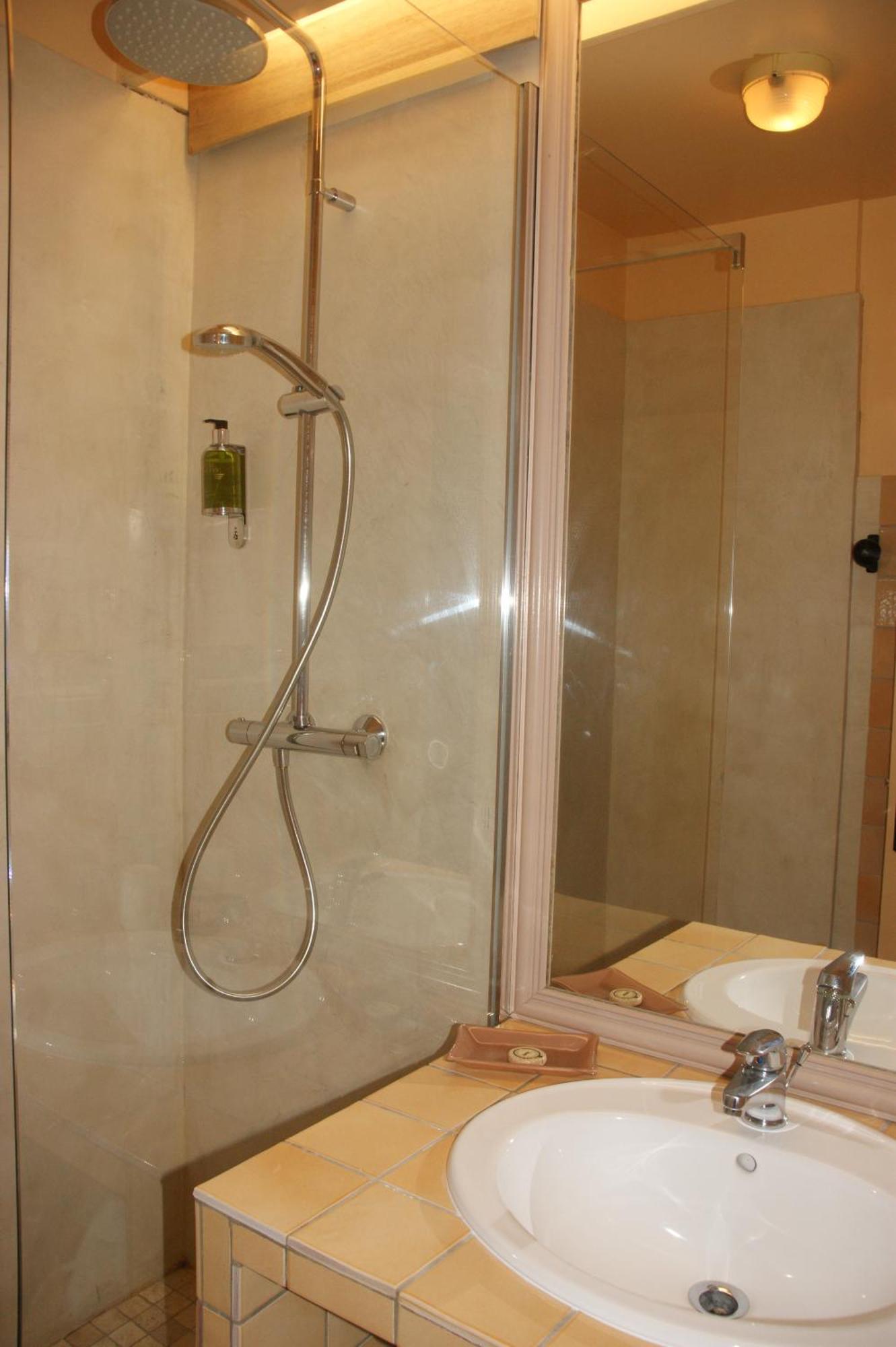 Des Glycines Hotel